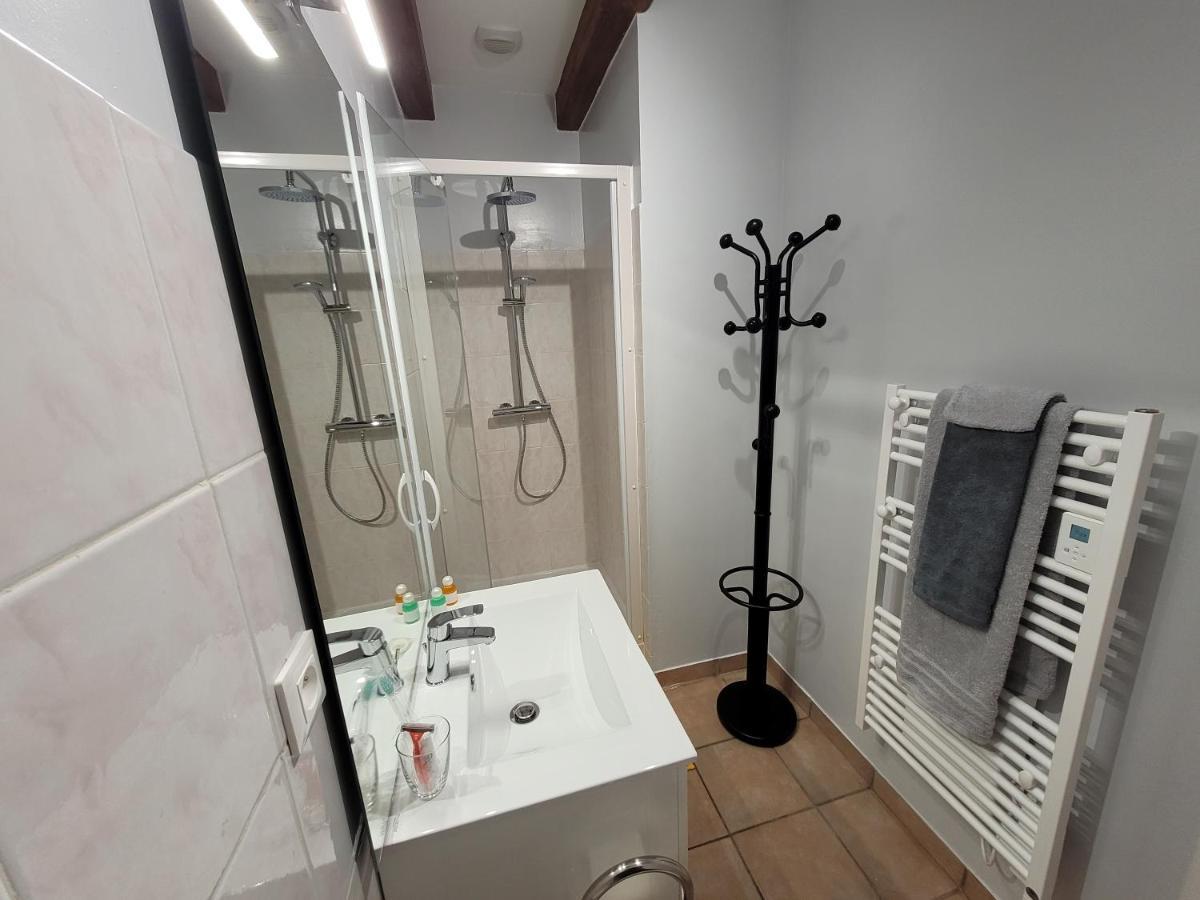 Le Petit Monas Apartment Civaux Екстериор снимка