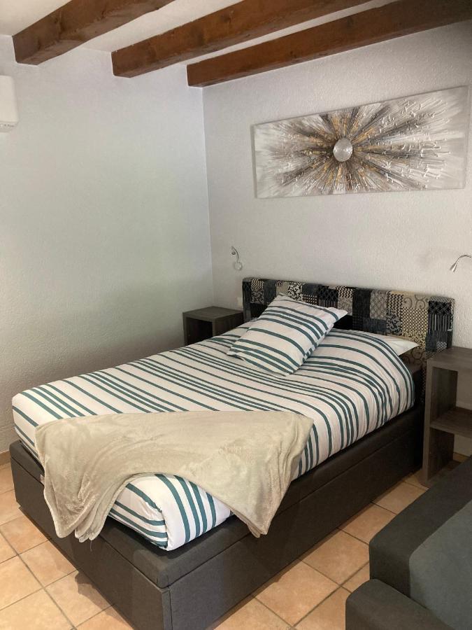 Le Petit Monas Apartment Civaux Екстериор снимка
