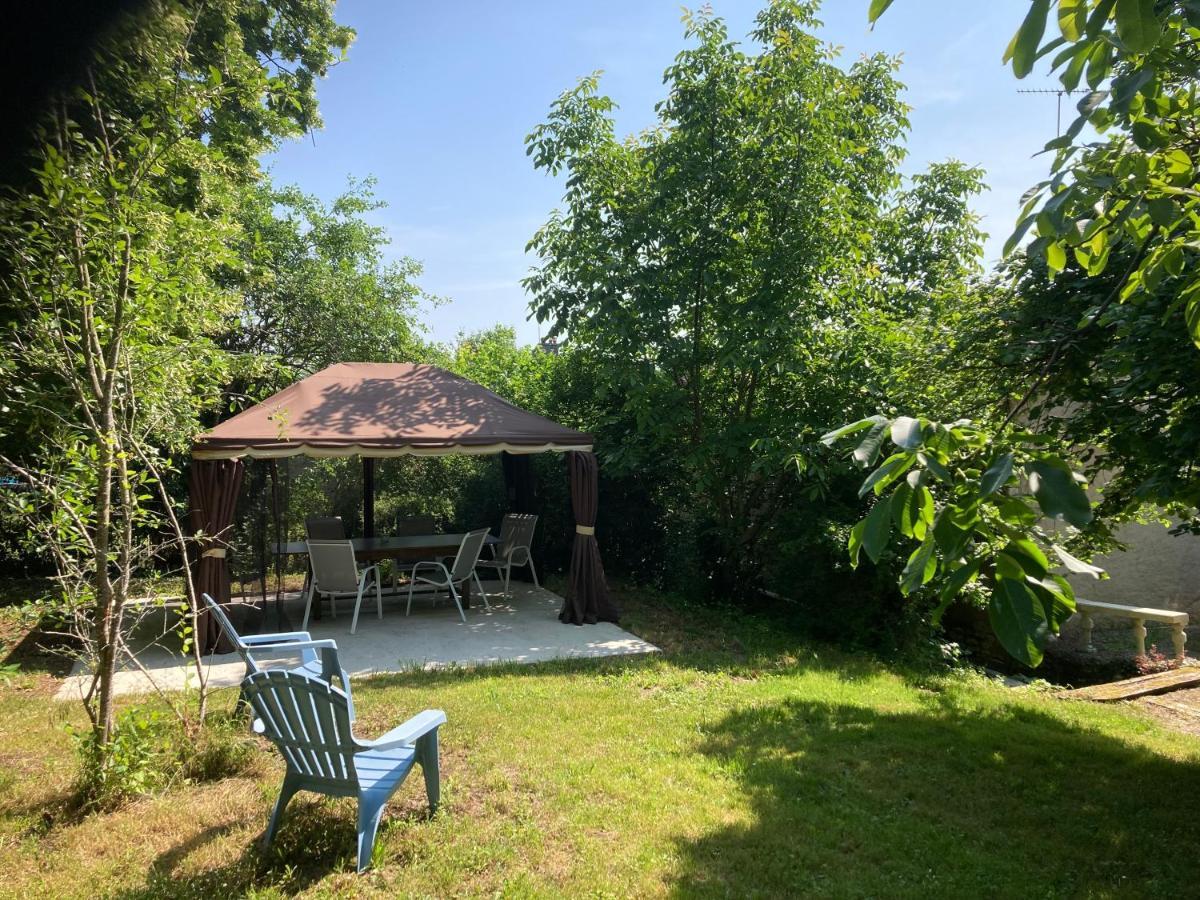 Le Petit Monas Apartment Civaux Екстериор снимка